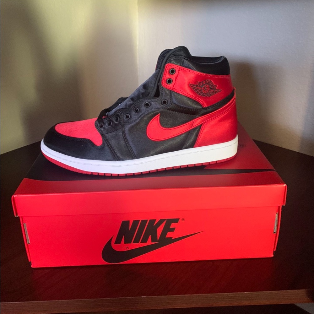 Jordan 1 Retro - Satin Bred
